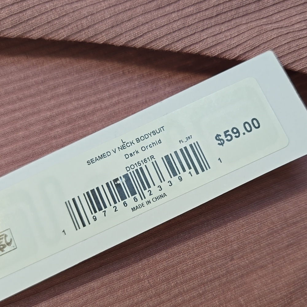 Steve Madden Seamed V-neck Bodysuit NWT - Picture 5 of 8